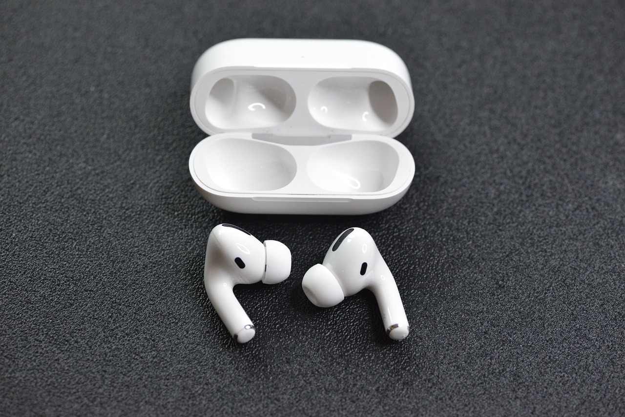 Open-ear Bluetooth earbuds